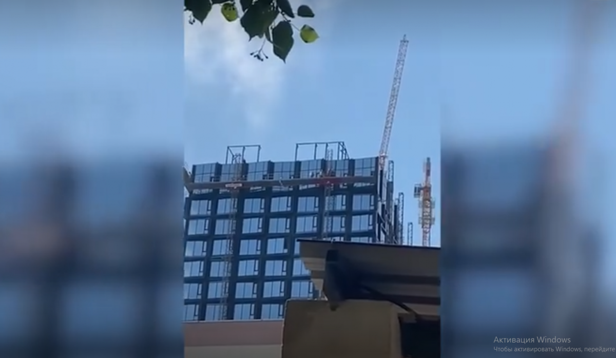 В Москве крановщик скончался на высоте 32 этажа из-за жары