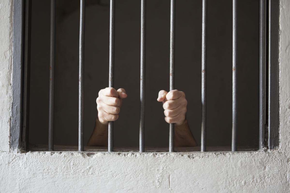 Арестованы саратовские тюремные санитары, которые насиловали заключенных швабрами