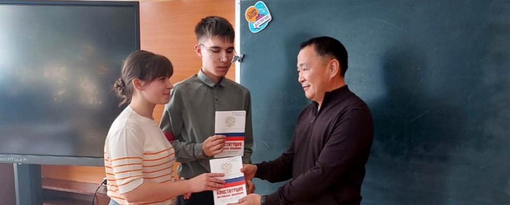 Депутат Эдуард Цой: Проект «Разговоры о важном» поднимает темы, волнующие подрастающее поколение