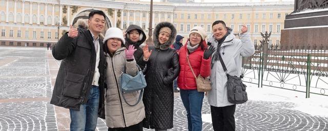 В Петербург прибыла первая после пандемии группа китайских туристов