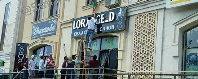 В Самарканде прохожие не дали упасть с высоты 4-летнему мальчику