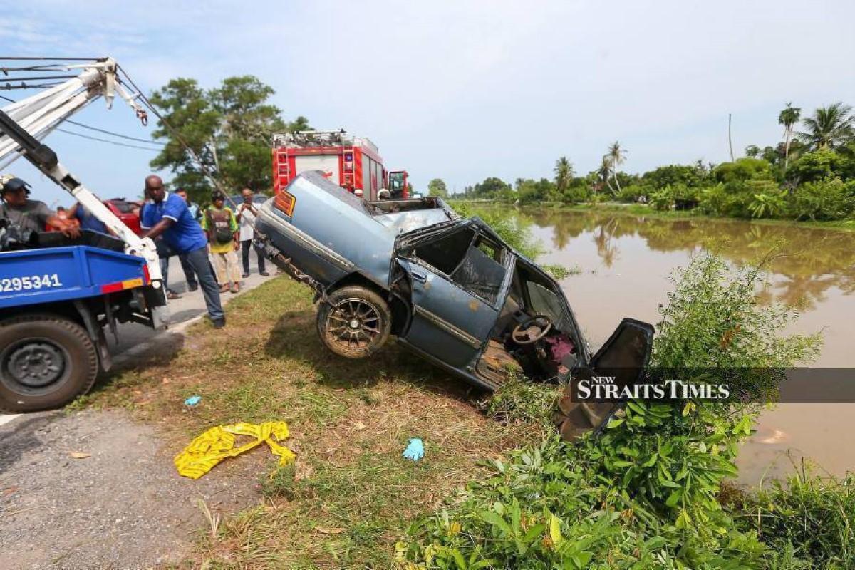 В Малайзии семья упала в реку на автомобиле и погибла