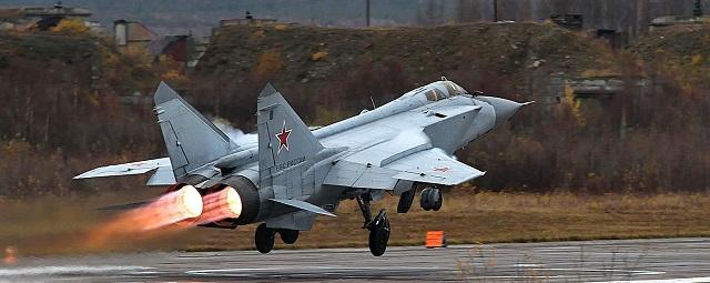 МиГ-31 ВВС России сопроводил самолет-разведчик Falcon-20 ВВС Норвегии
