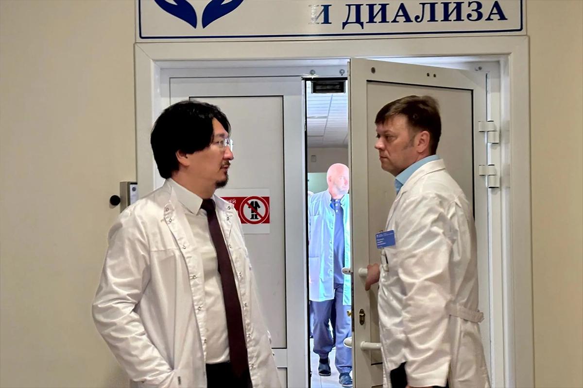 Жизнь без больниц: пациенты с тяжелыми болезнями почек в ЕАО получат шанс на домашнее лечение и трансплантацию благодаря депутату и федеральным врачам