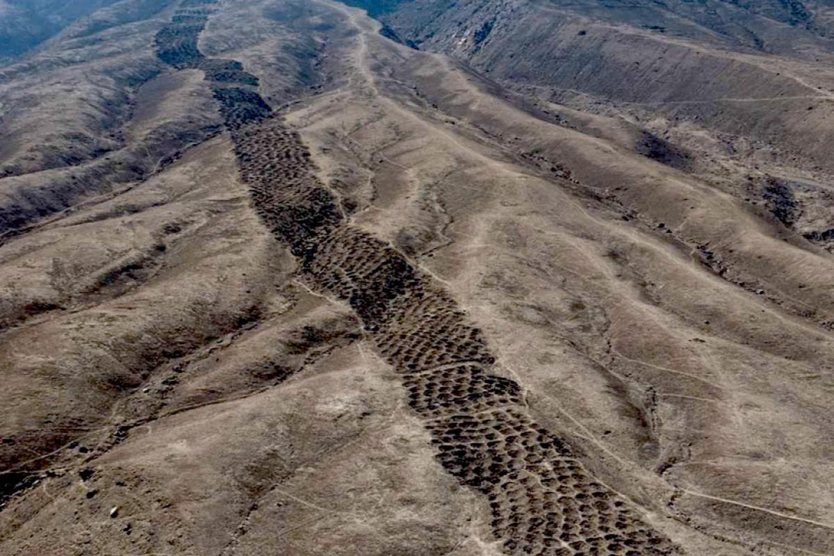 Учёные объяснили загадку 5 200 отверстий на горе в Перу