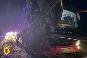 Ночная авария в Забайкалье: автобус с вахтовиками столкнулся с фурой, есть погибший