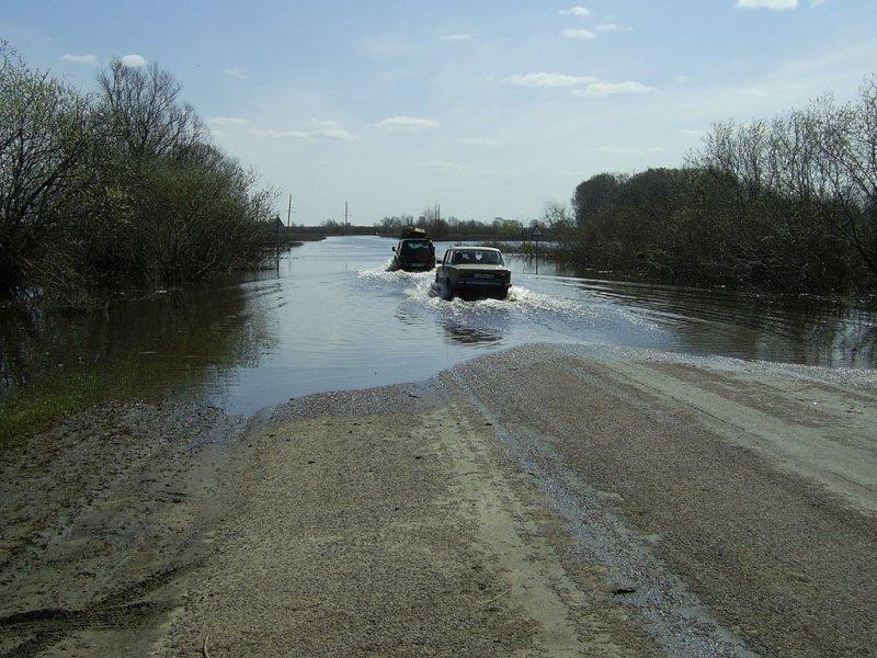 В Кемеровской области закрыли затопленную из-за паводка трассу