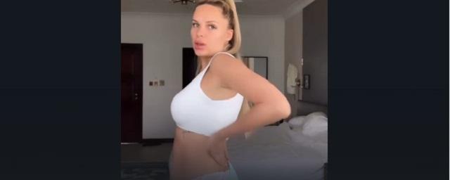 Певица Ханна показала живот без растяжек и призналась, что за беременность набрала 11 килограммов