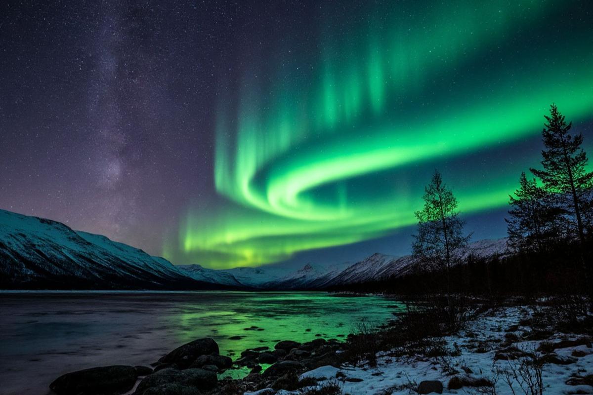 Над Землёй наблюдается мощная зона полярных сияний