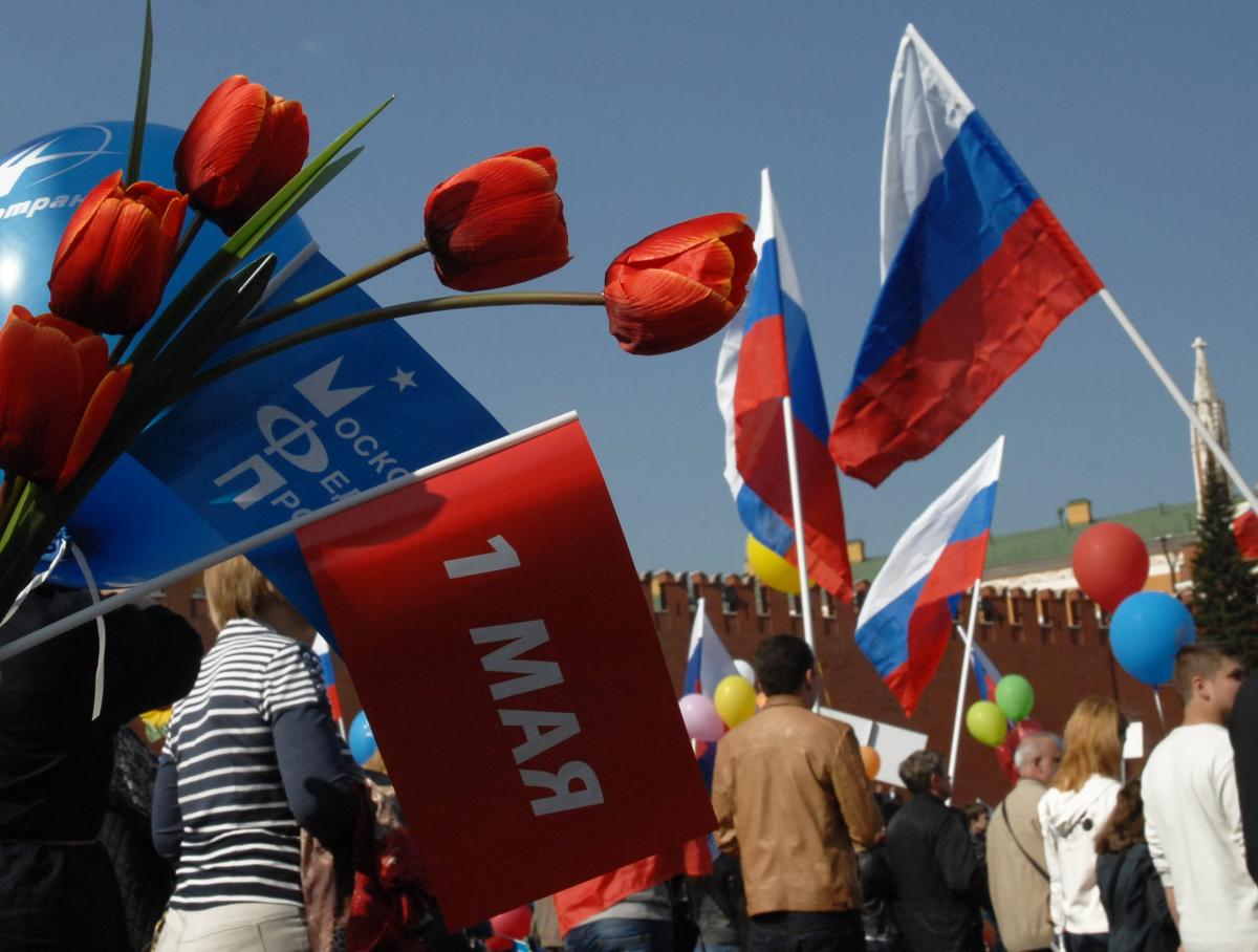 Роструд напомнил, как россияне будут отдыхать на майские праздники