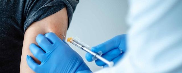 Общепит Петербурга добровольно вакцинирует 60% сотрудников