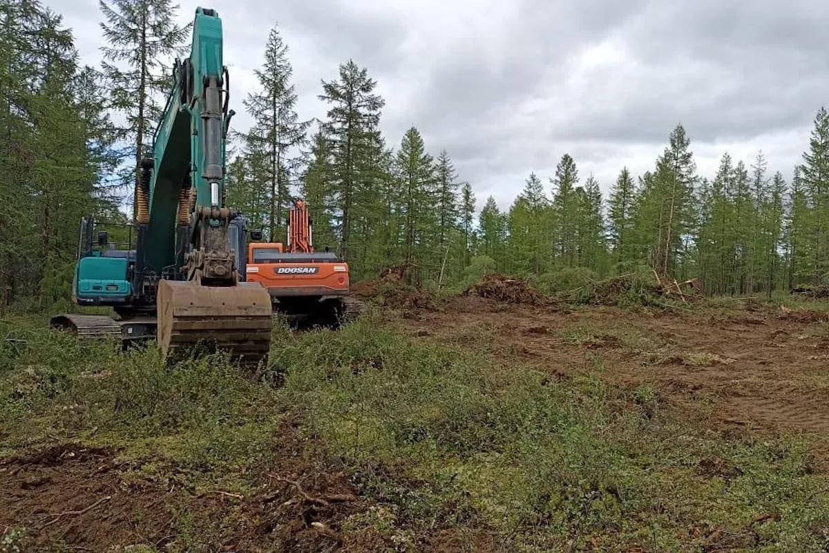 В Якутии строят девятикилометровую дамбу после разрушительного наводнения 2022 года
