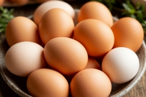 Яичный скандал в США: Трамп судится с Калифорнией из-за кур и цен на полках