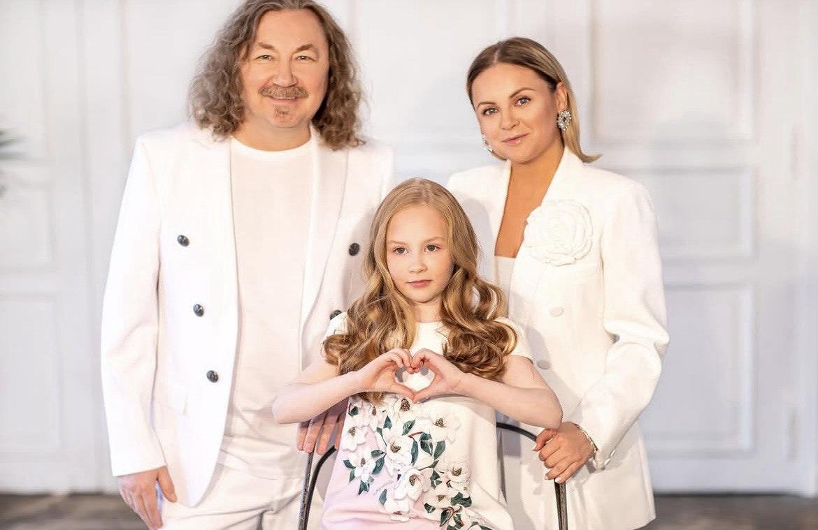 Кнут и пряник любви. Как Игорь Николаев и Юлия Проскурякова воспитывают лапочку-дочку