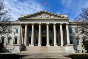 Казна трещит по швам: мартовский дефицит бюджета США обогнал прошлогодний показатель