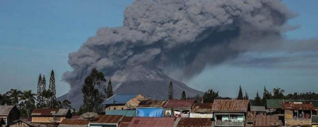 Один человек стал жертвой извержения вулкана Семеру на острове Ява