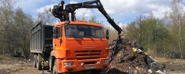 С кладбищ Иркутска вывезли более 500 тонн мусора