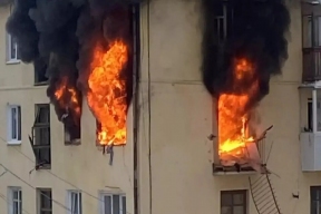 Пожарные ликвидировали открытое горение после взрыва газа в Первоуральске