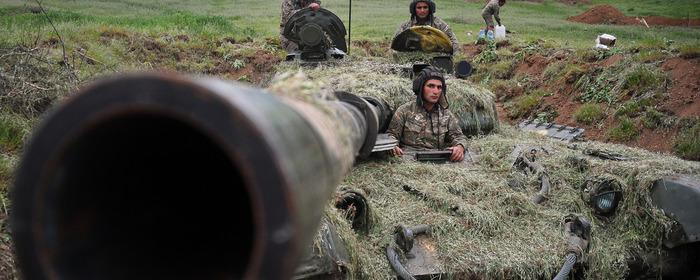 МО РФ: власти Нагорного Карабаха сдают оружие и бронетехнику