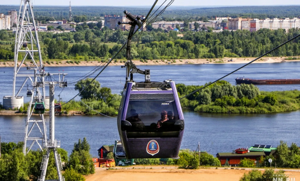 Молодая пара нижегородцев занялась экстремальным сексом на канатной дороге