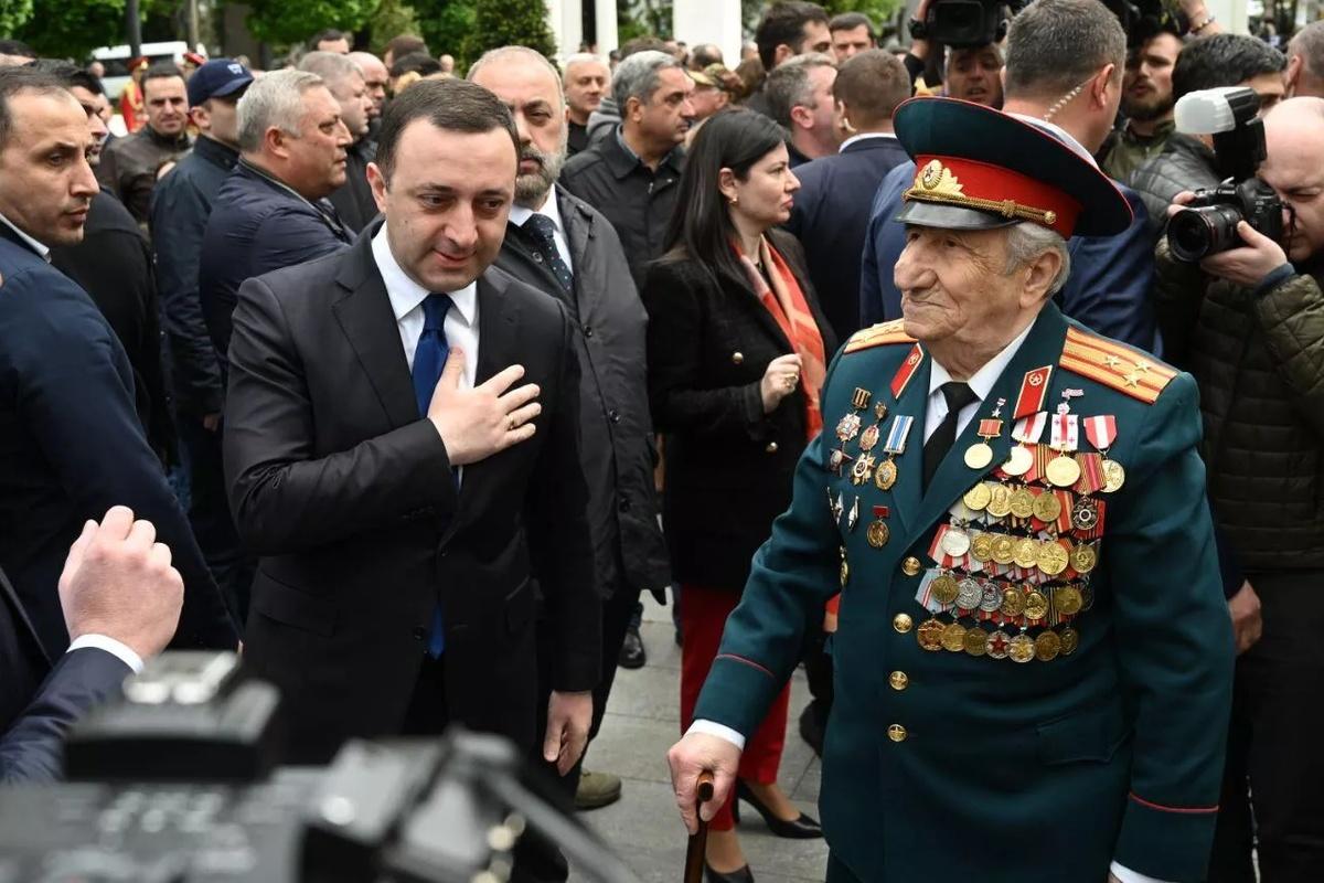 «Память не стереть»: Как в Грузии отмечают День Победы