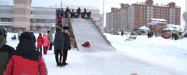 В Бердске 10-летнюю девочку столкнули с 3-метровой горки