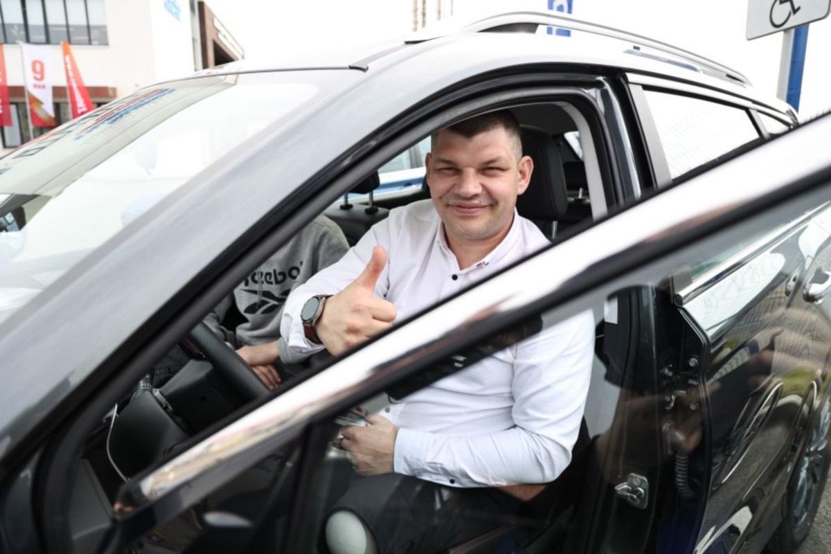 Фонд «Защитники Отечества» в Челябинской области передал семи ветеранам СВО адаптированные машины