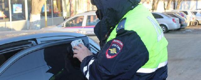 В Саратове за час остановили 10 авто с нарушениями тонировки стекол