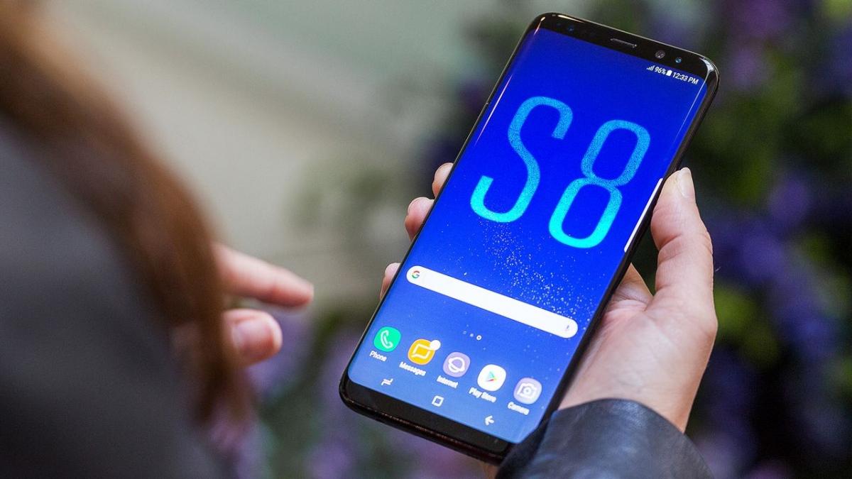 В России существенно подешевел флагманский Samsung Galaxy S8