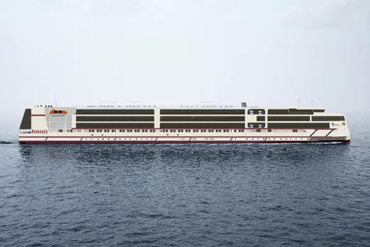 В речном порту Волгограда причалил лайнер «Мустай Карим»