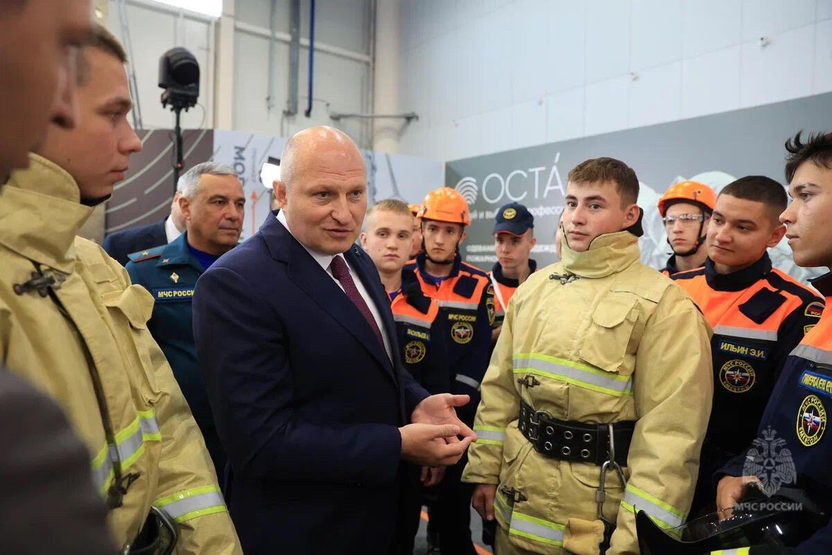 Канада заморозила активы главы МЧС и руководителя Росмолодежи: кто еще в списке