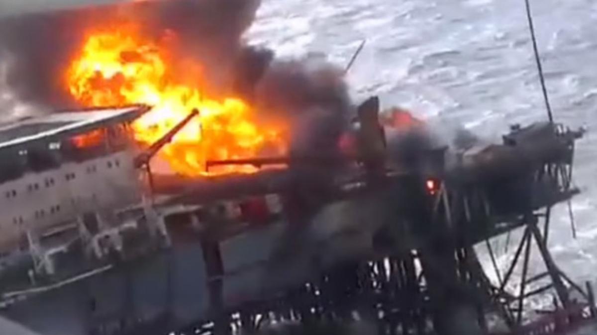 В Японском море произошел пожар на судне с 30 российскими моряками