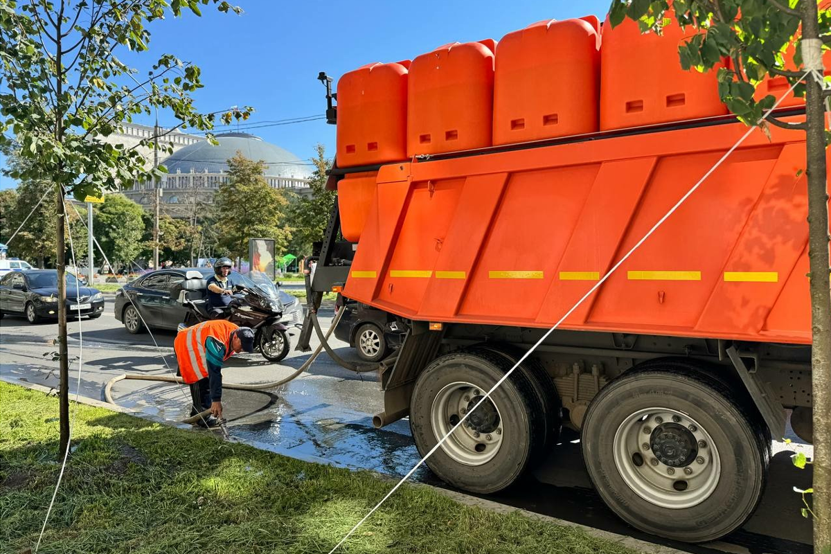 В Новосибирске ливневки будут чистить систематически, более 2 км сетей уже промыты