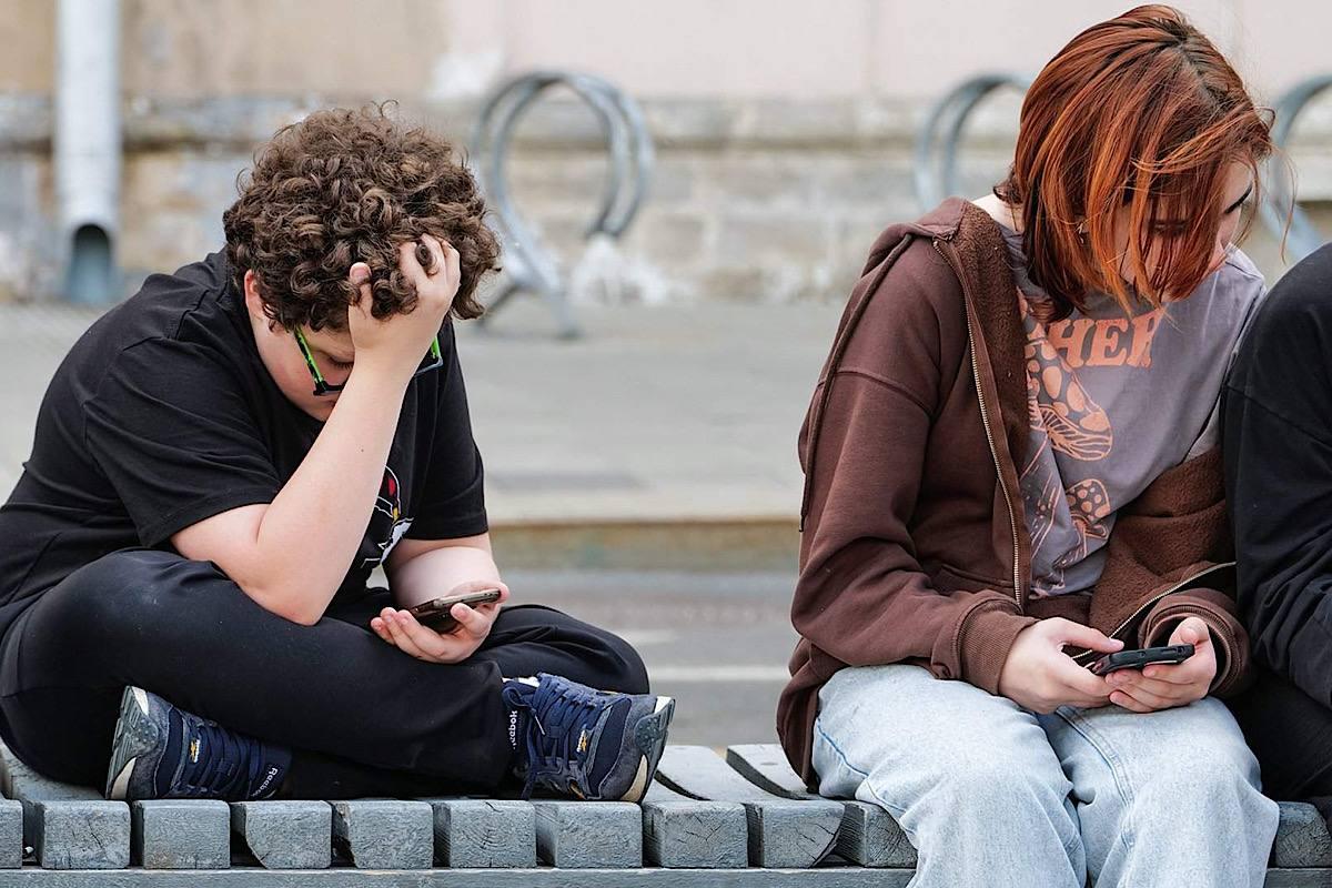 Психолог Метальникова изучила феномен массового шрамирования уголков губ среди подростков