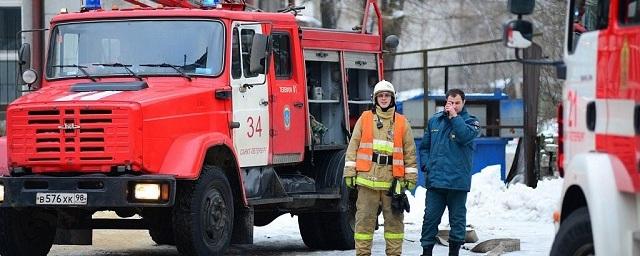 В центре Москвы сотрудники МЧС спасли семь человек из горящего дома