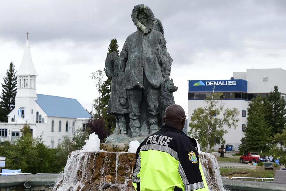 Саммит Путина и Трампа вызвал рекордный спрос на отели в Анкоридже