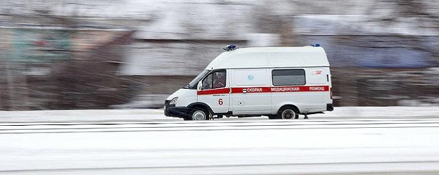 При столкновении военного тягача и автобуса в Воронежской области пострадали восемь человек