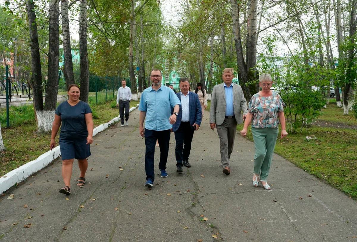 Спикер Заксобрания Иркутской области Александр Ведерников поручил проработать развитие спортивной инфраструктуры в Черемховском районе