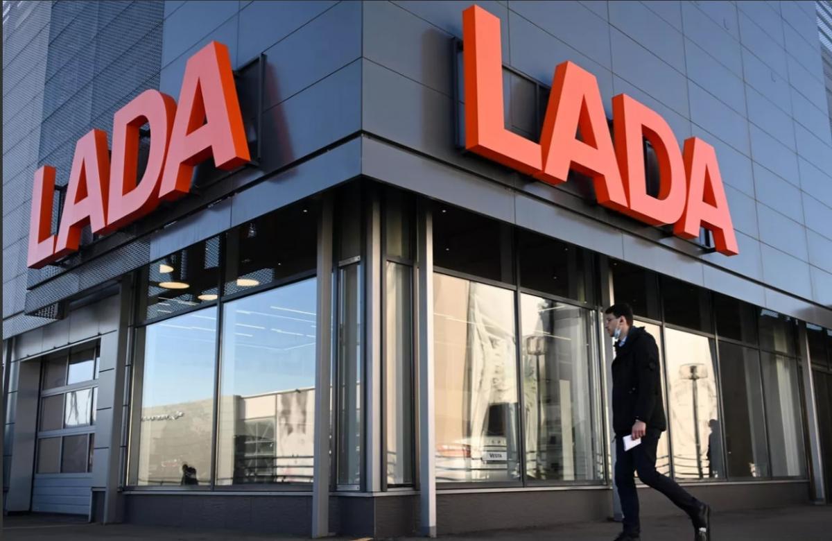 В АвтоВАЗе объяснили почему Lada в России дороже чем в Беларуси