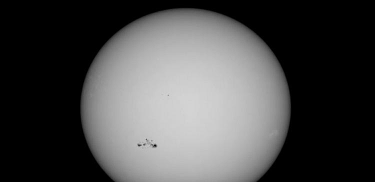 NASA обнародовало видео с гигантской группой солнечных пятен