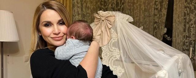 Телеведущая Ольга Орлова показала, как ее мама нянчится с внучкой