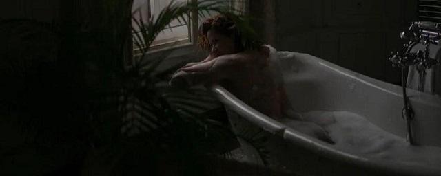 Экс-супруга Пескова сняла одежду и сфотографировалась в ванной