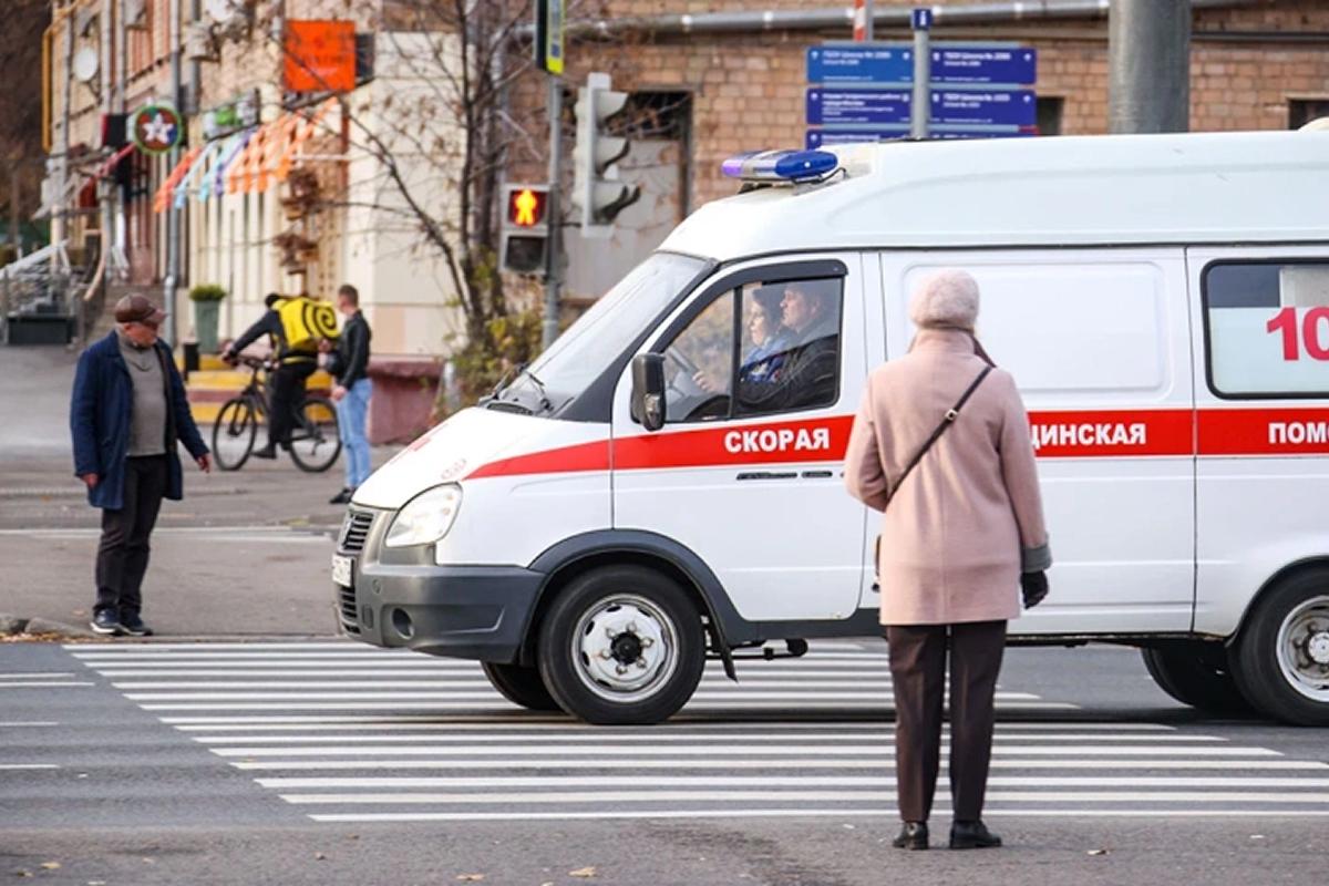 Губернатор: два мирных жителя ранены при ударе дронов по селу в Брянской области