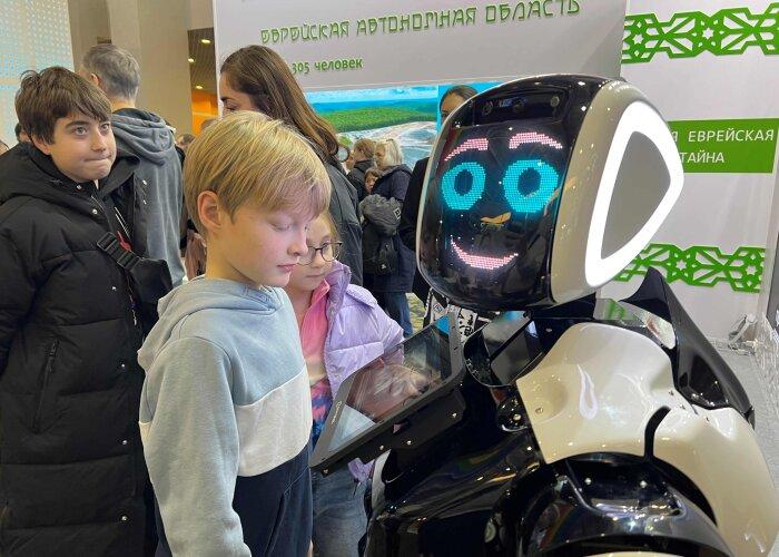 Еврейскую автономию на Международной выставке «Россия» представляет механический робот Моня