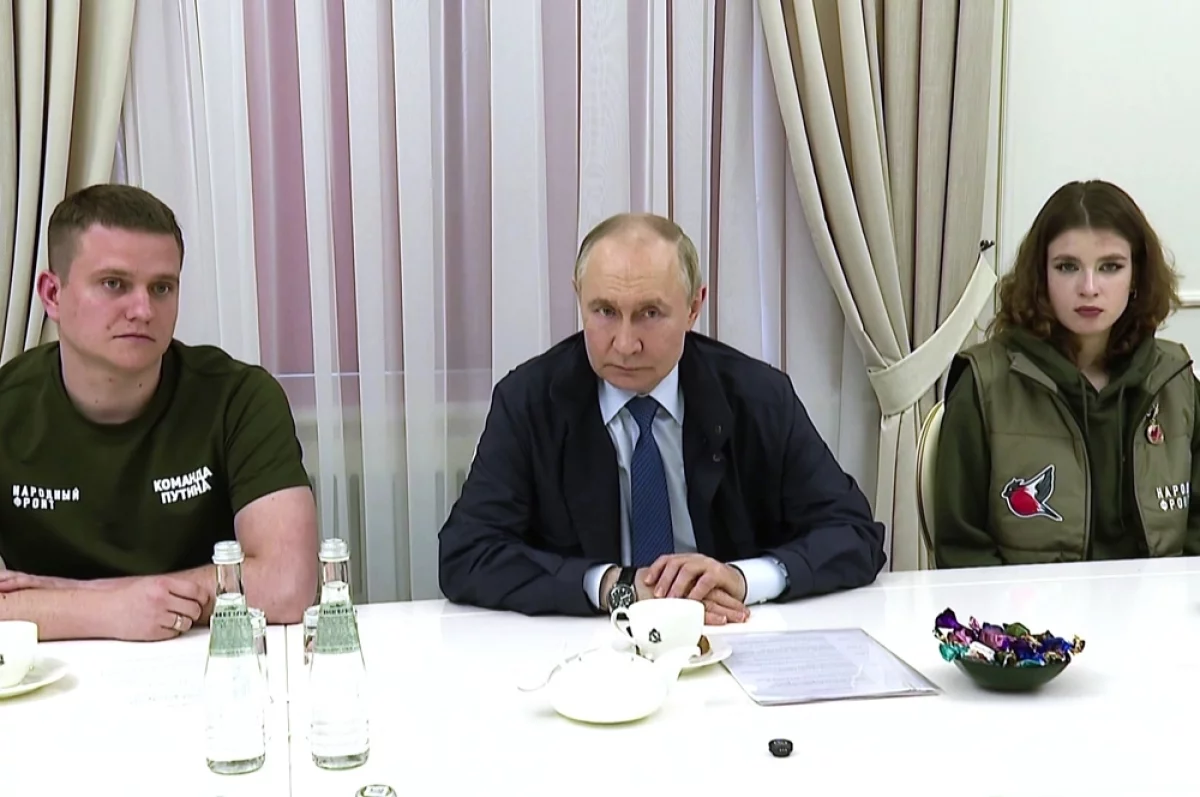 Вертолет Путина попал в зону массированной атаки дронов во время визита в Курскую область