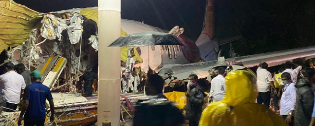 Число жертв авиакатастрофы в Индии выросло до 15 человек