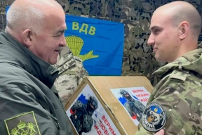 Губернатор Сергей Ситников во время посещения зоны СВО поздравил костромских десантников с Новым годом и передал им подарки из дома