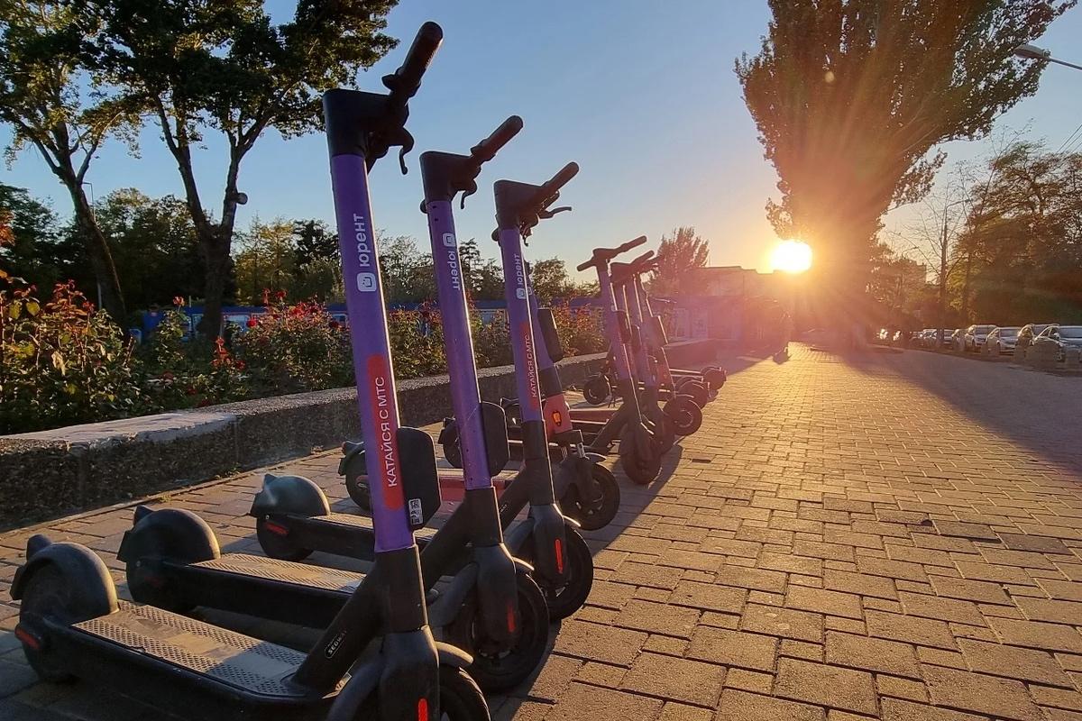В Ростове снят запрет на парковку самокатов у объектов культнаследия