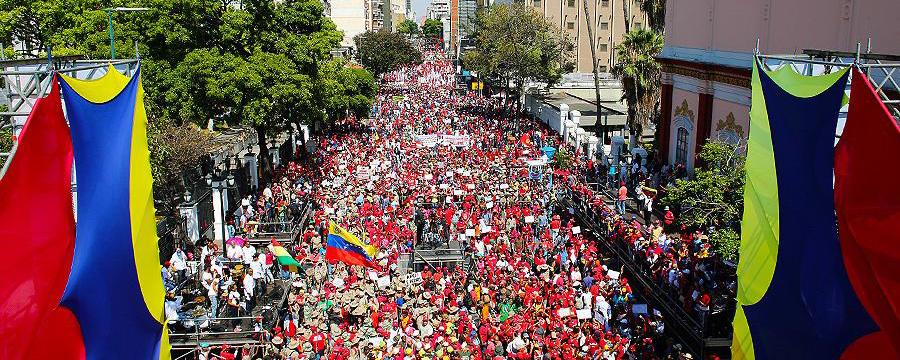 Более пяти миллионов венесуэльцев вышли на улицы поддержать Мадуро