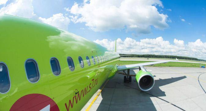 В аэропорту Челябинска пассажирский самолёт S7 Airlines столкнулся с птицей